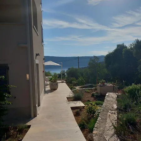 Apartman Desanti 4 *