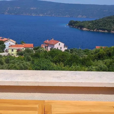Apartman Desanti 4 *